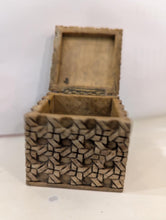Load image into Gallery viewer, Cube Basket Weave Box
